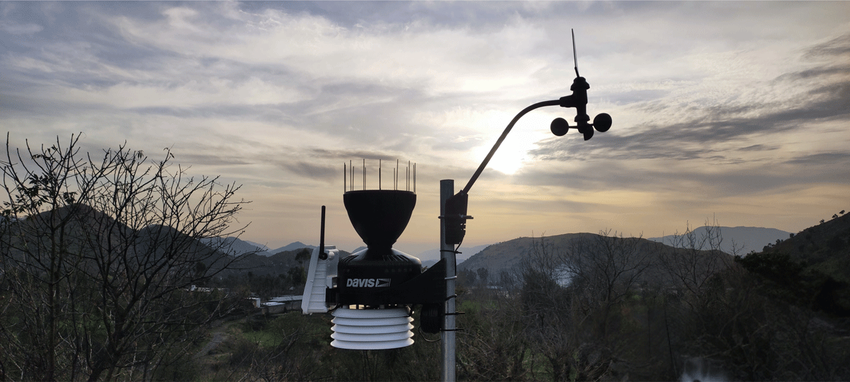 WeatherWalay Davis Weather Station near mountains in Pakistan